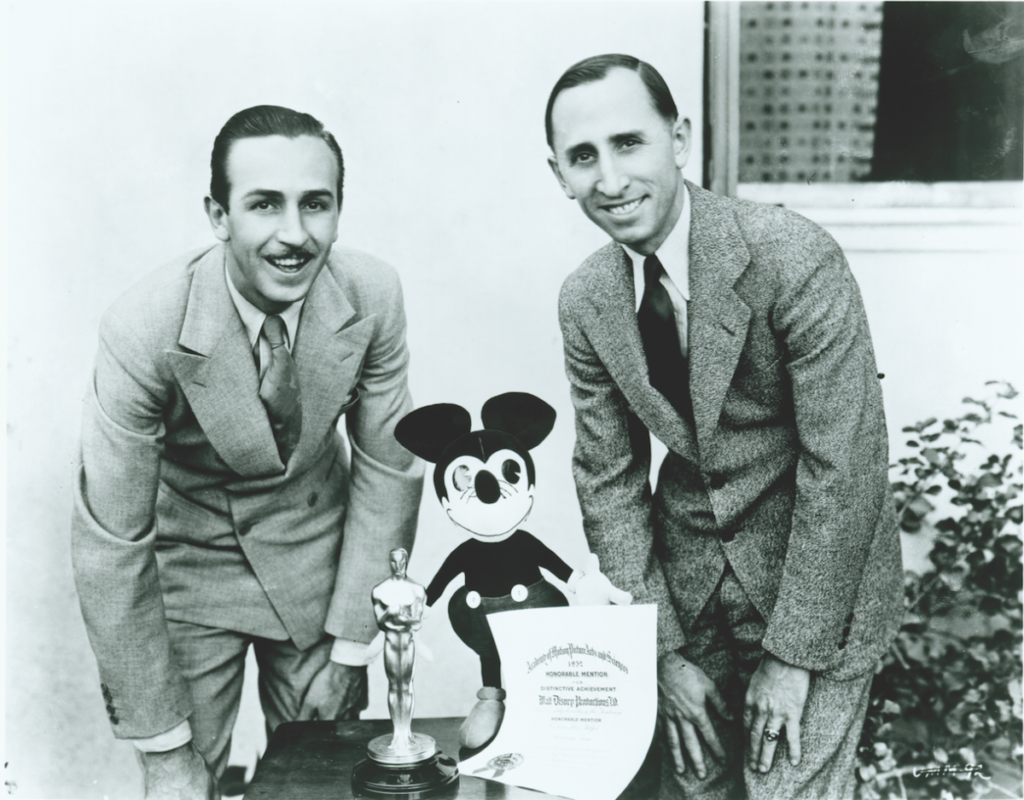 Walt (links) en Roy Disney (Rechts) ©The Walt Disney Family Museum